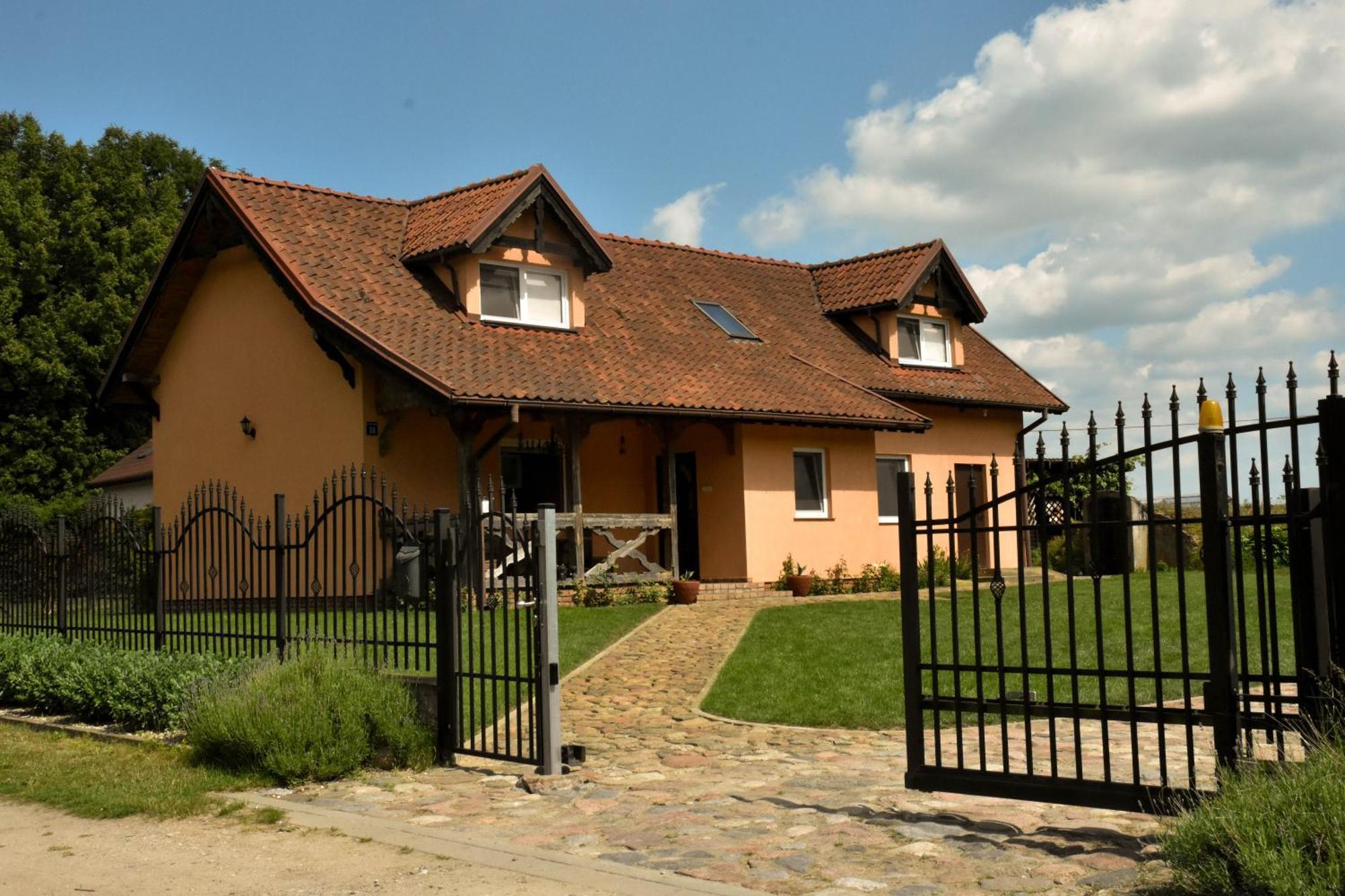 Noclegi Tomaszkowo Apartment